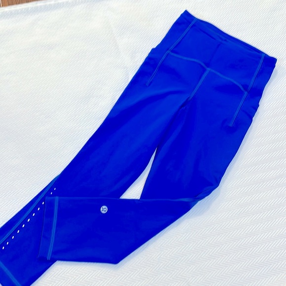 Lululemon Electric Blue crop leggings size 0 - Picture 1 of 3